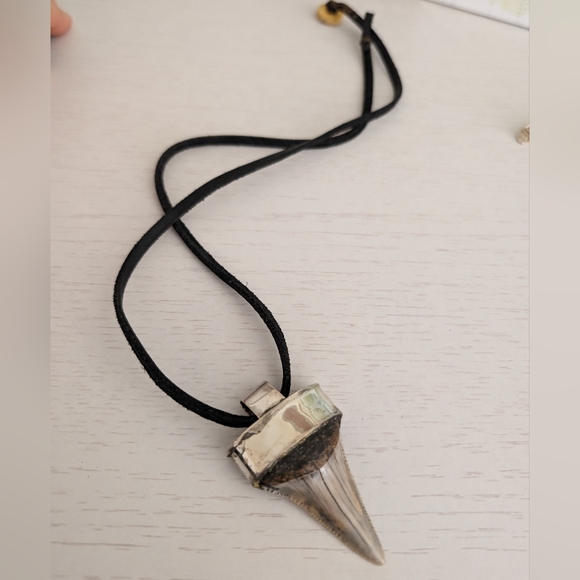 Shark tooth sterling silver necklace - Picture 3 of 3